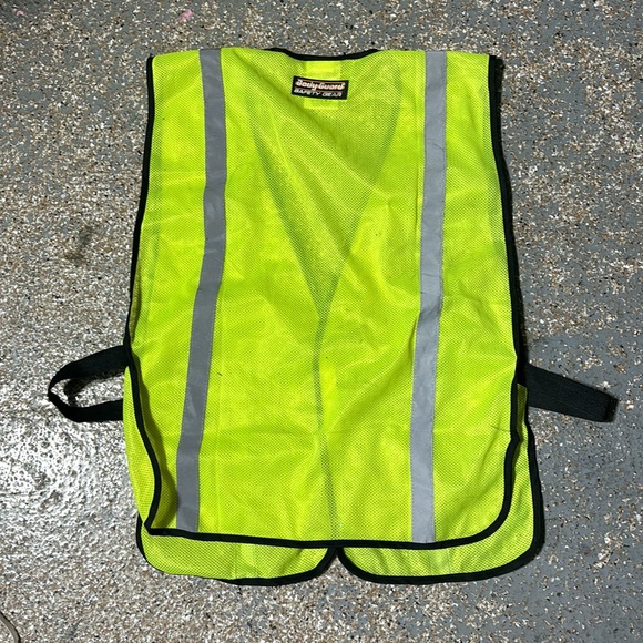 NWT Body Guard Safety Gear Yellow Reflective Vests - Picture 3 of 4